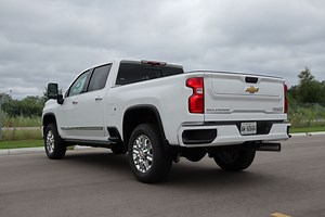 Chevrolet, GMC pickups recalled for tailgates falling open
