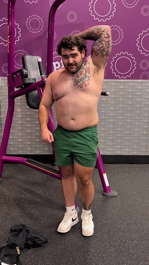 I Don’t Even Recognize Who I Was 6 Months Ago. Back in July 2024, I was just going through the motions—250lbs, tired all the time, eating to cope, telling myself I’d “lock in soon.” But “soon” never came… until I finally got sick of my own excuses. I stopped pretending I had it under control and actually took control. By January 2025, I wasn’t just lighter—I was sharper, more focused, and finally building muscle the right way through a clean reverse. This wasn’t a glow-up. This was a full rebuil