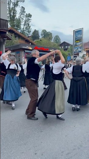 Traditional Dancing in Grindelwald, Switzerland 🇨🇭