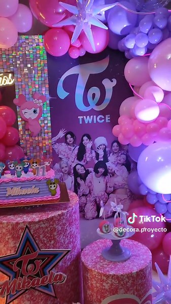 Una hermosa decoracion twice # decoración con globos @ somos DECORA