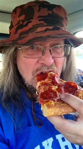 Little Caesars Extra Most Bestest Pizza still good? #pizza #littlecaesarspizza