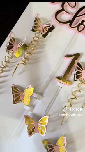 Topo de Bolo Borboletas: Decoração Perfeita!