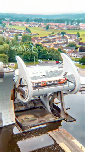 The Falkirk Wheel (Boat Lift)😯