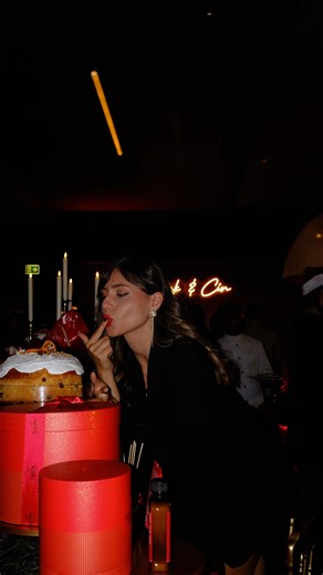 Ada Ciortea on Instagram: "Cand aveam 20 si ceva de ani eram angajata la o firma unde exista un psiholog la care, noi, tinere fiind, ne plangeam cand ne era greu. Si mi-a zis la un moment dat o vorba pe care nu o sa o uit niciodata: intelege, Ada, ca tu nu o sa generezi niciodata mila 😂😂 pe vremea aia m-a deranjat sa aud asta, dar azi realizez ca avea dreptate. Si nici nu vreau sa generez mila, nu asta e scopul 🙂 sa creada toata lumea ca doar bat din palme si se intampla tot ce vreau 😂🤍"