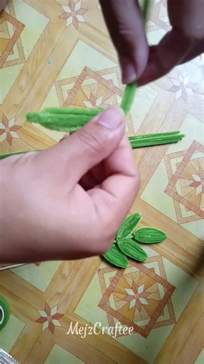 fuzZy wire leaves tutorials #easytutorial #fuzzywire #leaves #handmade #leaf #diycraft #everyone | Mejz Craftee