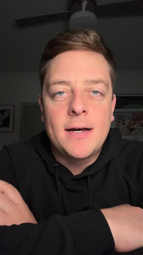 San Francisco 49ers got some BIG NEWS during their bye week: 🏈 With the Bears losing to the Packers, the Niners moved up to the 6 seed in the NFC and the Bears dropped to the 7 seed 🏈 The 49ers are now 1 game back in the NFC West behind the Rams (1 seed) and Seahawks (5 seed) but if the Seahawks beat the Rams on December 18th, the Niners could WIN the NFC West in week 18 🏈 49ers vs. Bears in three weeks will be a huge game given where both teams are in the NFC standings 🏈 Daniel Jones tore h