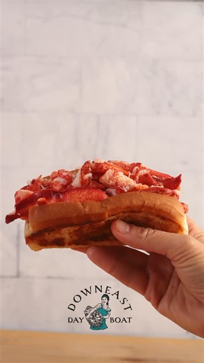 🦞🎁 The BEST Gift? A Maine Lobster Roll.�We just secured fresh lobster meat for Monday, so we’re launching a limited Lobster Roll Kit sale, perfect for holiday gifting, hosting, or treating yourself to a little Maine magic. Pillowy toasted buns, warm butter, sweet Maine lobster… and Togue shows you exactly how to make it in this video. 🔥 Fresh lobster meat and roll kits available for Christmas �🔥 Limited holiday batch�🔥 Kits ship Monday 🛒 Order your Lobster Roll Kits, link in bio�.�.�.�#dow