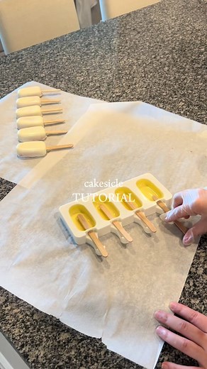 C A K E S I C L E S 🍭 || #cakesicles #cakesicletutorial #cakesiclesoftiktok #cakesicle #dayinmylifeasabaker #bakersoftiktok #cravingsbycindy #fyp #houston #htx #katytx #treatmakersoftiktok #treatmaker #aesthetic