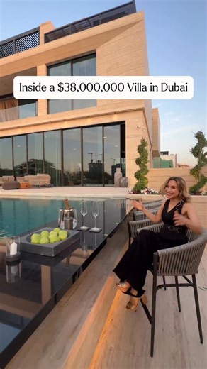 Inside a luxurious villa in in the heart of Emerald Hills, Dubai by @lacasa_living @lacasa_architects. The villa’s design revolves around light and views, featuring jumbo-sized glazing that frames the Dubai Hills golf course and the Burj Khalifa. We explored the rooftop firepit area and the master bathroom designed as a private spa sanctuary before heading to the basement to see the marble-finished, climate-controlled gallery for seven cars. With a full suite of Miele, Molteni&C, and Giorgetti f