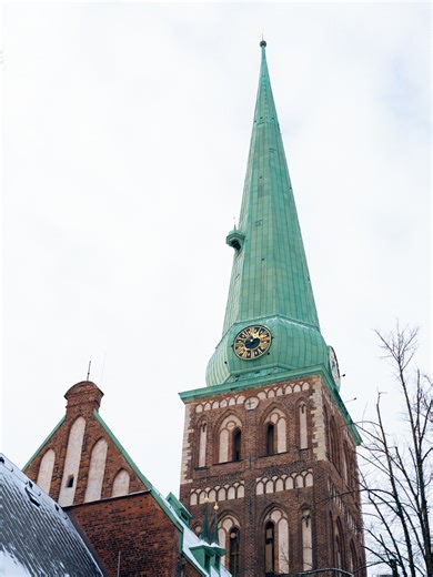 Latvia is a country for people who enjoy details and you can only do that if you look up, slow down, and really notice. For example, in winter, cafés become warmer, conversations slower, and every walk turns into a small discovery. Maybe you find yourself in a courtyard you didn’t expect, pause over a view of the Daugava, and collect moments you’ll want to stay in a little longer. ❄️🤍 Here’s your help for planning your next journey through Latvia: https://bit.ly/431jUSz | LatviaTravel