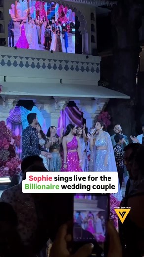 Viral Bhayani on Instagram: "Pop Diva Sophie Choudry rocks the stage singing the smash hit Sapphire for the Billionaire wedding couple. Her vocals are 🔥"