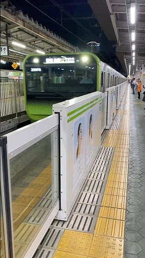 Harajuku Station 原宿駅 🚉 Train Arrival | Yamanote Line 山手線 4K Short