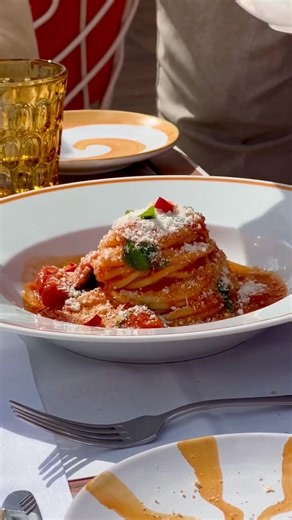 Secure the best deals on luxury travel with our expert price tracking. We analyse over one million options every month to bring you unbeatable offers. | Secret Escapes | Facebook