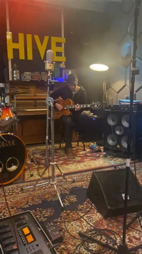 Here's a little selection of clips n pics from Hives first ever Jam night. We had such a good time. A massive Thank you to all that came, some new faces, some regulars, it really was very satisfying to see and hear all the musicians interacting and sharing. The Jam nights (2nd weds of every month) are sure to develop into a great way to meet new players, stretch your legs with fresh sounds, pick up some new ideas and approaches, share what you know (or dont know). It's such a privilege to have t