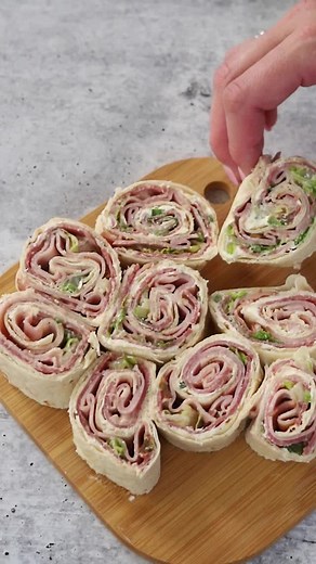 Delicious Party Foods: Publix Italian Salami Pinwheels Recipe
