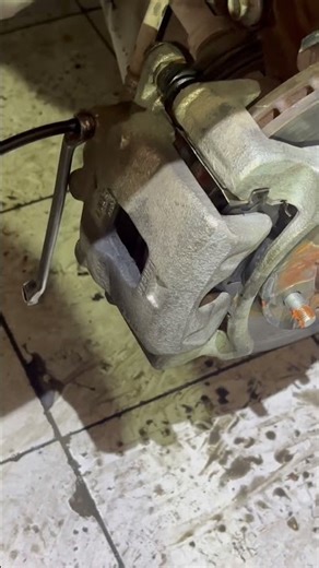 Brake fluid replace brezza😱🫣😱🫣 #automobile #mechanic #brakefluid