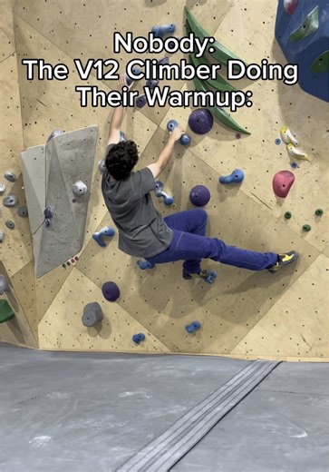 As slow as possible 👍 #boulderinggym #bouldering #climbing #rockclimbing