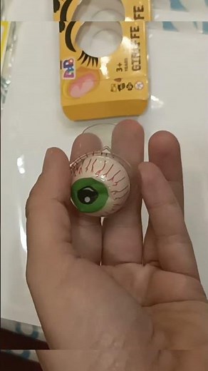 Unboxing Halloween Eyeballs Gummy #halloween #eyeballgummy #spookyhalloween #gummyreview #unboxing