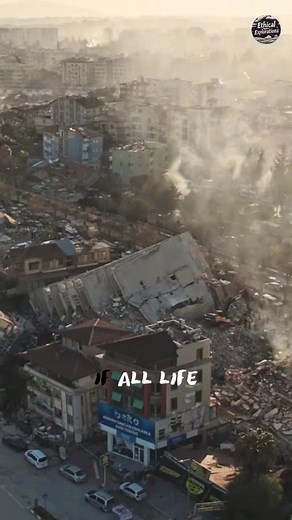 🚨 WHAT IF EARTH DIED… AND YOU WERE STILL ALIVE IN SPACE? No explosions. No aliens. No warning. Just silence. The last humans… watching Earth from orbit. 🌍 They wouldn’t run out of food. They wouldn’t run out of oxygen. They wouldn’t even panic. Because the real killer isn’t space. It’s gravity. Even 400 km above Earth… the planet is still pulling you down. Slowly. Silently. Inevitably. The space station doesn’t fall suddenly. It decays. Meters per day. Until one day… 🔥 Re-entry. And here’s th