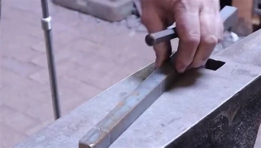 Ornamental Blacksmithing: How to Do the Pineapple Twist