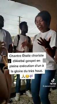 La Chantre Étoile exécutant une louange en langue fang du Gabon.@Mrfranck99