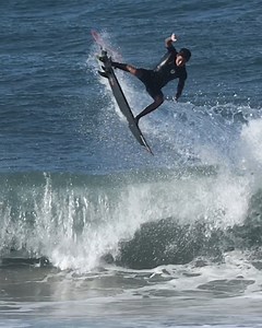 39K views · 683 reactions | CT rookie Samuel Pupo staying busy above the lip between events. Watch him at the Rip Curl Pro Bells Beach April 10-20 on worldsurfleague.com. Video: Gui Lapiccirella | World Surf League | Facebook
