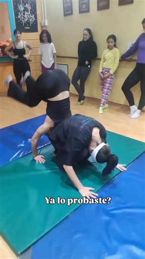 Artemixta/Irina Esquivel on Instagram: "Danza acrobática seguir moviéndose!!!!#unaartesdelmovimiento #danzaacrobatica #danzacontemporanea"