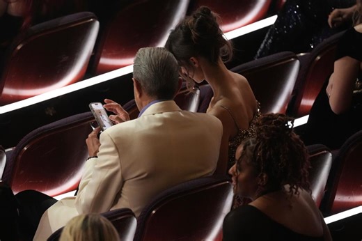 Jeff Goldblum caught checking out his 2025 Oscars red carpet photos while waiting for ceremony to start