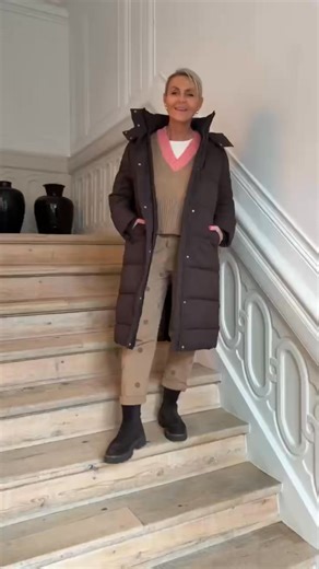 🤎🤎 Se lige her en MEGA FED vinterjakke 🤎🤎 den er fra jdy_global i den helt rigtige chokolade brune farve 🤎🤎 en god lang model med lynlås, knapper lommer og hætte 🤎🤎 Fås fra str. XS til XL Daniella passer str. M Charlotte passer str. S 599,- 🍂🤎🍂🤎 Jakke 🔗 https://bettyboo.dk/products/preorder-maja-long-padded-jacket-chocolate-torte Vest 🔗 https://bettyboo.dk/products/candice-vest-beige Bukser 🔗 https://bettyboo.dk/products/dot-pants-camel-dot Støvler 🔗 https://bettyboo.dk/products/