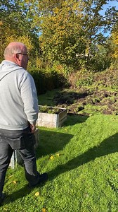 Tre gånger på kort tid har Mattias Bentfors, som bor i Borenshultsområdet, fått sin trädgård uppbökad av vildsvin. Nyligen väcktes han mitt i natten och fick då syn på en stor gris genom sovrumsfönstret. Läs mer på MVT.se | MVT Motala Vadstena Tidning