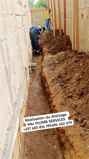 🔧🚧 Réalisation des fouilles pour le réseau de drainage d’un bâtiment 🚧🔧 Nous avons procédé avec rigueur et précision aux fouilles destinées à la mise en place du réseau de drainage, une étape clé pour assurer une bonne évacuation des eaux, prévenir les infiltrations et garantir la durabilité de l’ouvrage. Chaque intervention est réalisée dans le respect des normes techniques, avec une attention particulière portée à la sécurité, à la profondeur des tranchées et à l’alignement du réseau. 👉 U