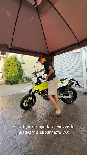 Moviendo la husqvarna supermoto 701 (2026)