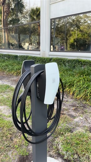 Right before the holidays, we wrapped up the installation of 6 pay-per-use EV chargers in Feather Sound. The team knocked it out of the park with this project! 😍🔌🔋 Interested in pay-per-use EV chargers at your place of business? Give us a call or fill out a work request form linked here: https://gulfstarelectric.com/contact-us/ !⚡️ #gulfstarelectric #tesla #evchargers #tampa #electrician | Gulfstar Electric