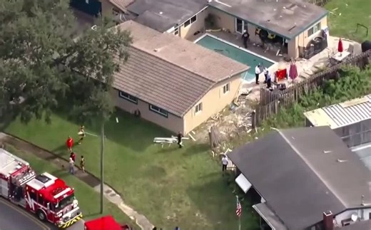 Jeep crashes into Fort Lauderdale home after driver loses control; 1 injured