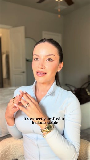 #NeutrogenaPartner The skin spray you need. Buy Neutrogena Evenly Clear on Amazon. ‪@neutrogena‬