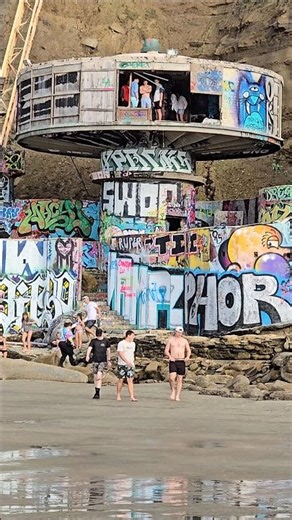 open house (mushroom beach house)