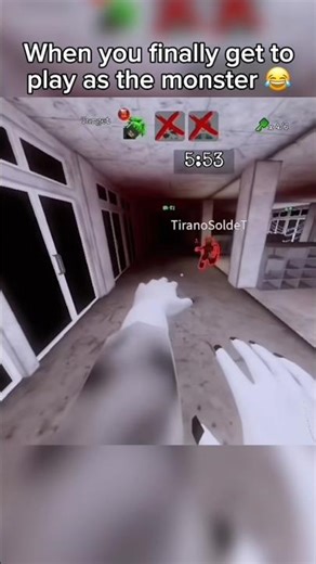 Playing as the monster in Roblox 😂