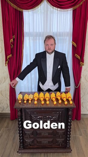 9GAG: Go Fun The World on Instagram: "the honmoon is sealed 📹 @vinheteiro - #rubberchickens #9gag #golden #kpopdemonhunters"