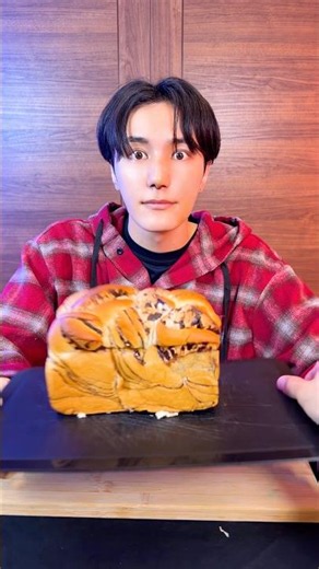 Who stole issei’s bread?🍞