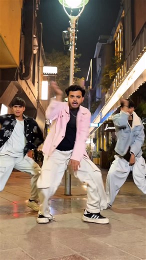Ronit Dancer on Instagram: "Nagin ke dance 💃 @ronit_dancer_123 #expression #reelvideo #dancechallge #public #public"
