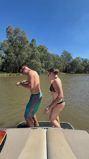 Kneeboarding Fun on the Murray River