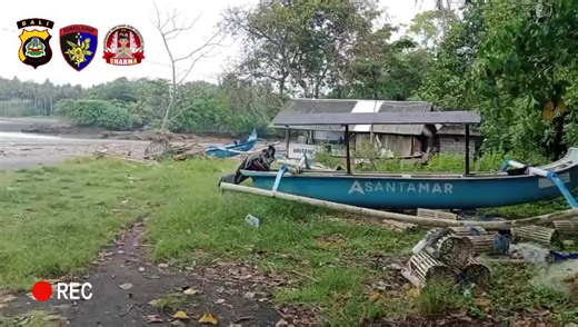 Unit Patroli Satpolairud Polres Tabanan melaksanakan patroli pesisir pantai klecung, dalam kesempatan tersebut personil memberikan himbauan kepada nelayan untuk lebih waspada dengan cuaca saat ini yang ekstrim dan utamakan keselamatan