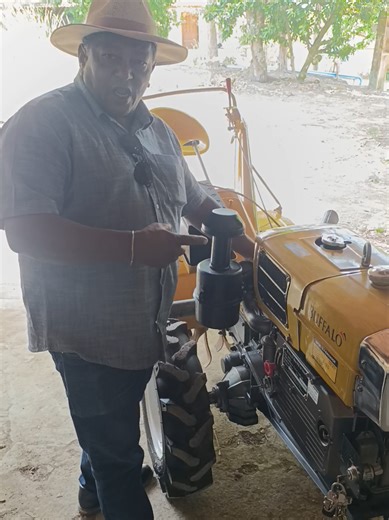 Trator búfalo 18HP com partida elétrica ( nota fiscal) R$ 25.000 mais informações 81989148347