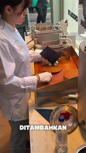 The Story of the Stroopwafel, the "Poor Man's" Cake That's Famous Worldwide #food #shorts #foodie