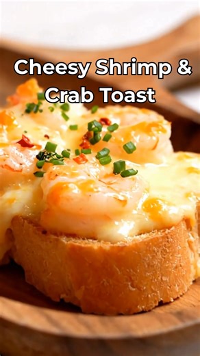 Cheesy Lobster Bread Bowl Dip Warm, melty lobster dip tucked inside a toasted sourdough bowl — bubbly, gooey, and the kind of appetizer that disappears the moment it hits the table. There’s something deeply comforting about this one. Creamy cheeses, tender lobster, gentle garlic, and warm bread all working together in one cozy, share-and-dip moment. It’s perfect for family nights, holidays, or anytime you want something fun, rich, and satisfying without overthinking it. Save this for game day or
