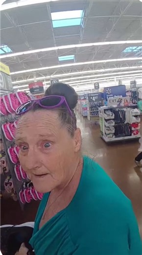 My old librarian act like she seen a ghost 👻 😱😭 | Gerald Huston