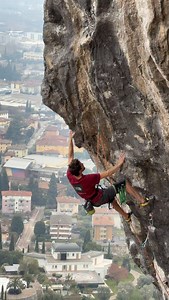 Climbing in Arco is always a pleasure, specially on routes like Conti d'arco, a beautiful 8b that I tried many years ago and never found the time to actually climb it. I guess it was finally time for it! • •📽@sara_grip • @thenorthfaceit @lasportivagram @camp1889outdoor @fiammeorosportalpini @27crags.app @visittrentino @gardatrentino @oliunid @volvocarit | Stefano Ghisolfi