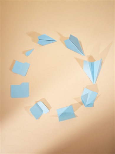 Behind the scenes of how stop motion artist Lucas Drobnitzky brought his Dropbox folder animation to life. 📁✨