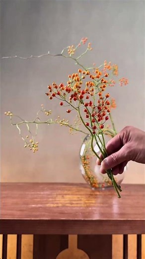 一年好景君须记，正是橙黄橘绿时。 Remember well the golden days,When orange glows and green still stays.