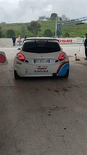 😈 Peugeot 208 T16 😱 Le monstre de course ultime !